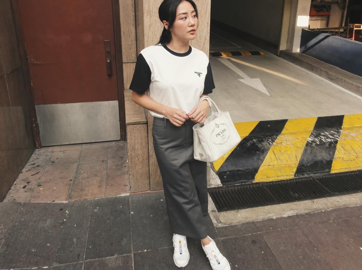 Phong cách diện đồ màu trung tính thanh lịch mà vẫn nổi bật của Văn Mai Hương - Ảnh 3. Phong cách diện đồ màu trung tính thanh lịch mà vẫn nổi bật của Văn Mai Hương - Ảnh 3.