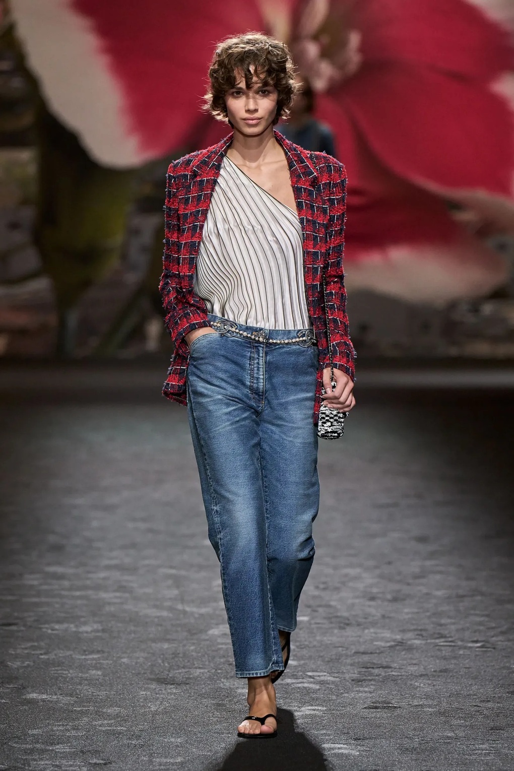 8 kiểu quần jeans sành điệu giúp phái đẹp "nâng cấp" gu thời trang - Ảnh 6. 8 kiểu quần jeans sành điệu giúp phái đẹp "nâng cấp" gu thời trang - Ảnh 6.