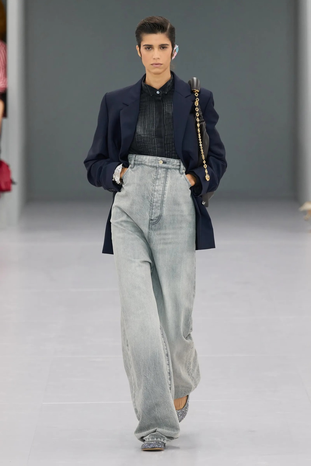 8 kiểu quần jeans sành điệu giúp phái đẹp "nâng cấp" gu thời trang - Ảnh 8. 8 kiểu quần jeans sành điệu giúp phái đẹp "nâng cấp" gu thời trang - Ảnh 8.