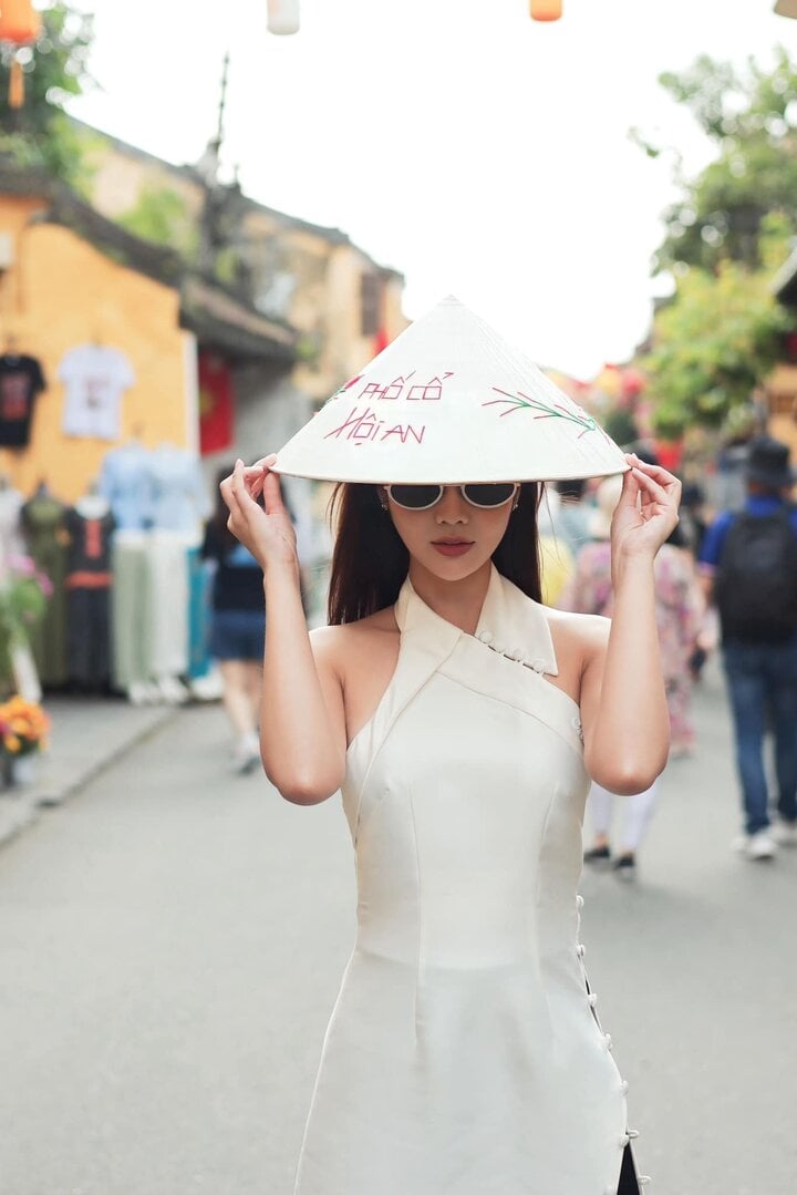 Nữ chính 'Chúng ta của 8 năm sau' diện áo dài cách điệu, khoe vai trần nuột nà - Ảnh 3. Nữ chính 'Chúng ta của 8 năm sau' diện áo dài cách điệu, khoe vai trần nuột nà - Ảnh 3.