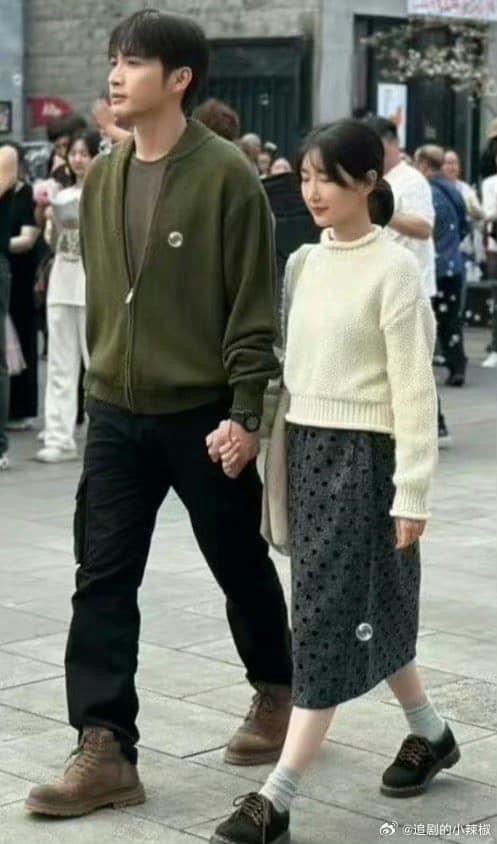 Ngán ngẩm trước thời trang của loạt phim Trung sắp chiếu, Địch Lệ Nhiệt Ba phải lấy visual "gánh còng lưng"- Ảnh 8. Ngán ngẩm trước thời trang của loạt phim Trung sắp chiếu, Địch Lệ Nhiệt Ba phải lấy visual "gánh còng lưng"- Ảnh 8.