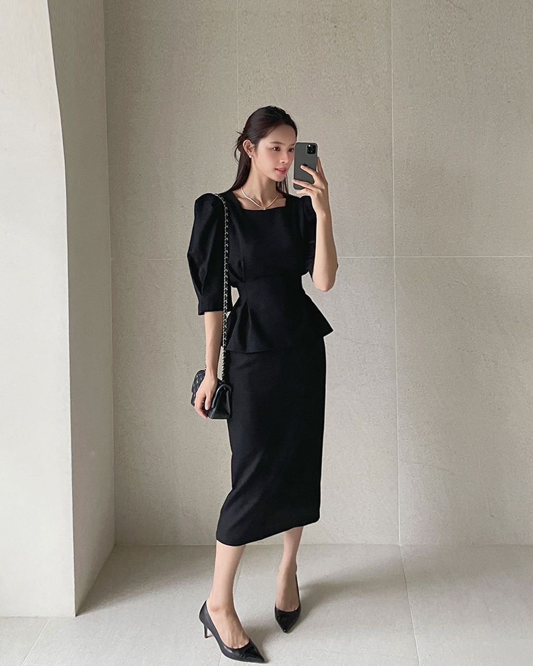 5 kiểu đầm thanh lịch và tôn dáng, phù hợp để diện khi tới sở làm- Ảnh 8. 5 kiểu đầm thanh lịch và tôn dáng, phù hợp để diện khi tới sở làm- Ảnh 8.