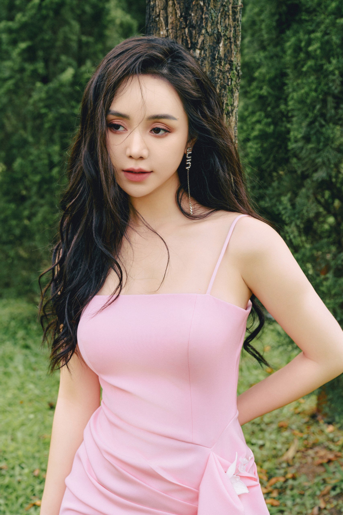 "Nữ chính VTV" Quỳnh Kool gợi ý những mẫu váy liền thanh lịch, sang chảnh từ công sở đến tiệc tùng trong hè này - Ảnh 14. "Nữ chính VTV" Quỳnh Kool gợi ý những mẫu váy liền thanh lịch, sang chảnh từ công sở đến tiệc tùng trong hè này - Ảnh 14.